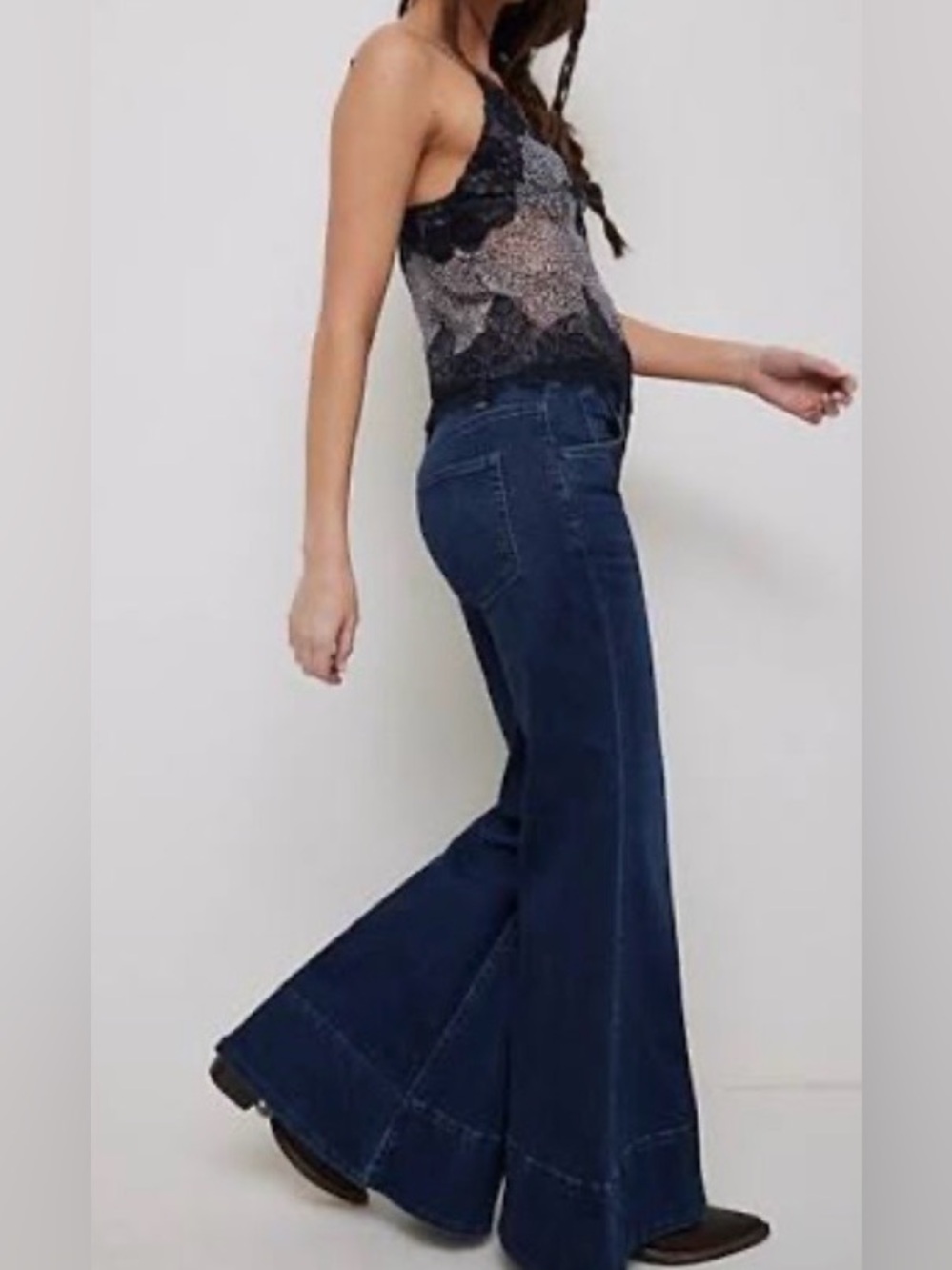 We The Free La Rosa Flare Jeans Sz. 28 short  NWT